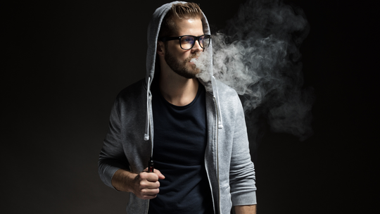 Zakaz e-papierosów i saszetek. To błąd – ocenia biznes