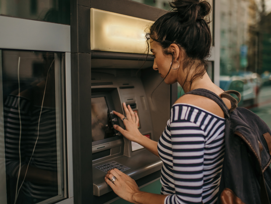 Limit wypłat z bankomatów. Sprawdź, od czego zależy