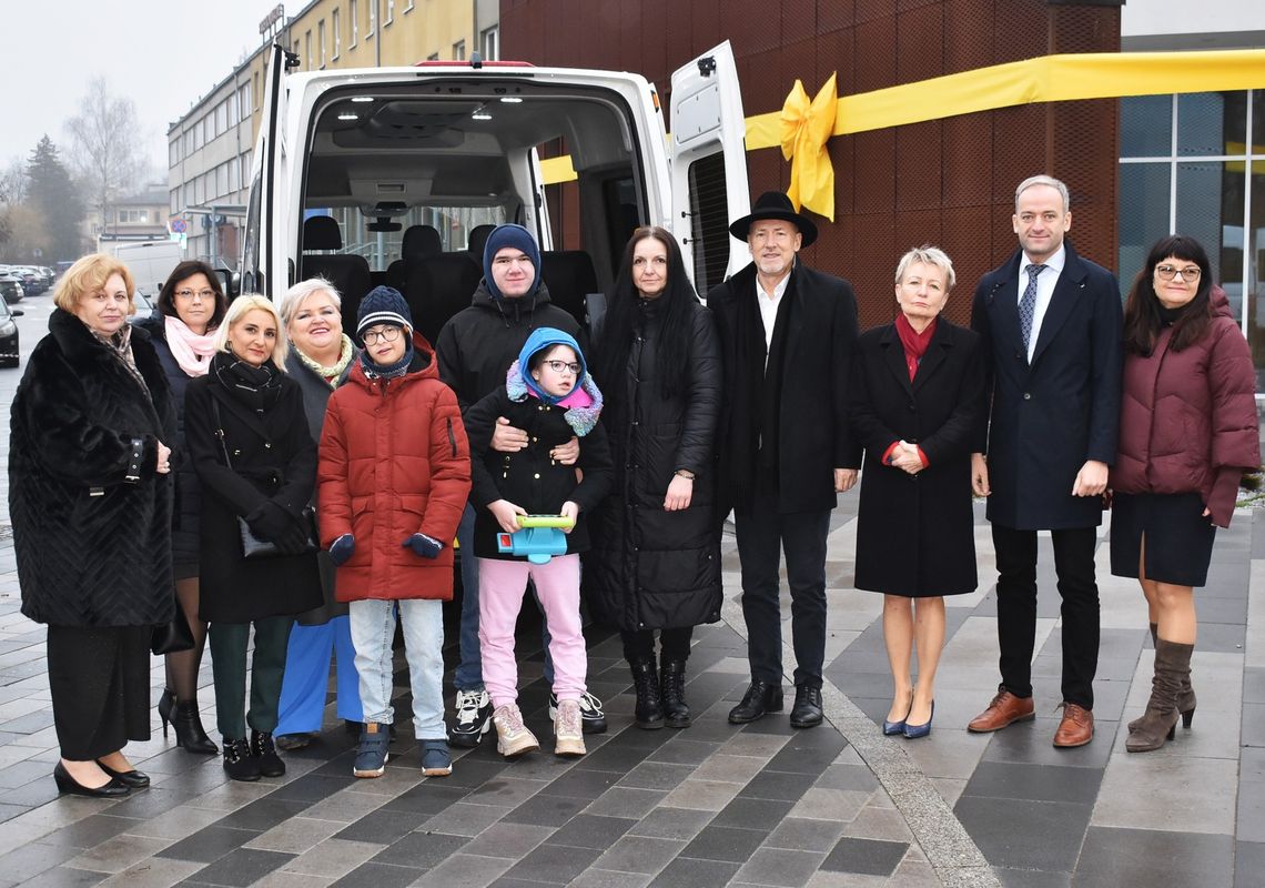 Podopieczni PSONI doczekali się nowego busa
