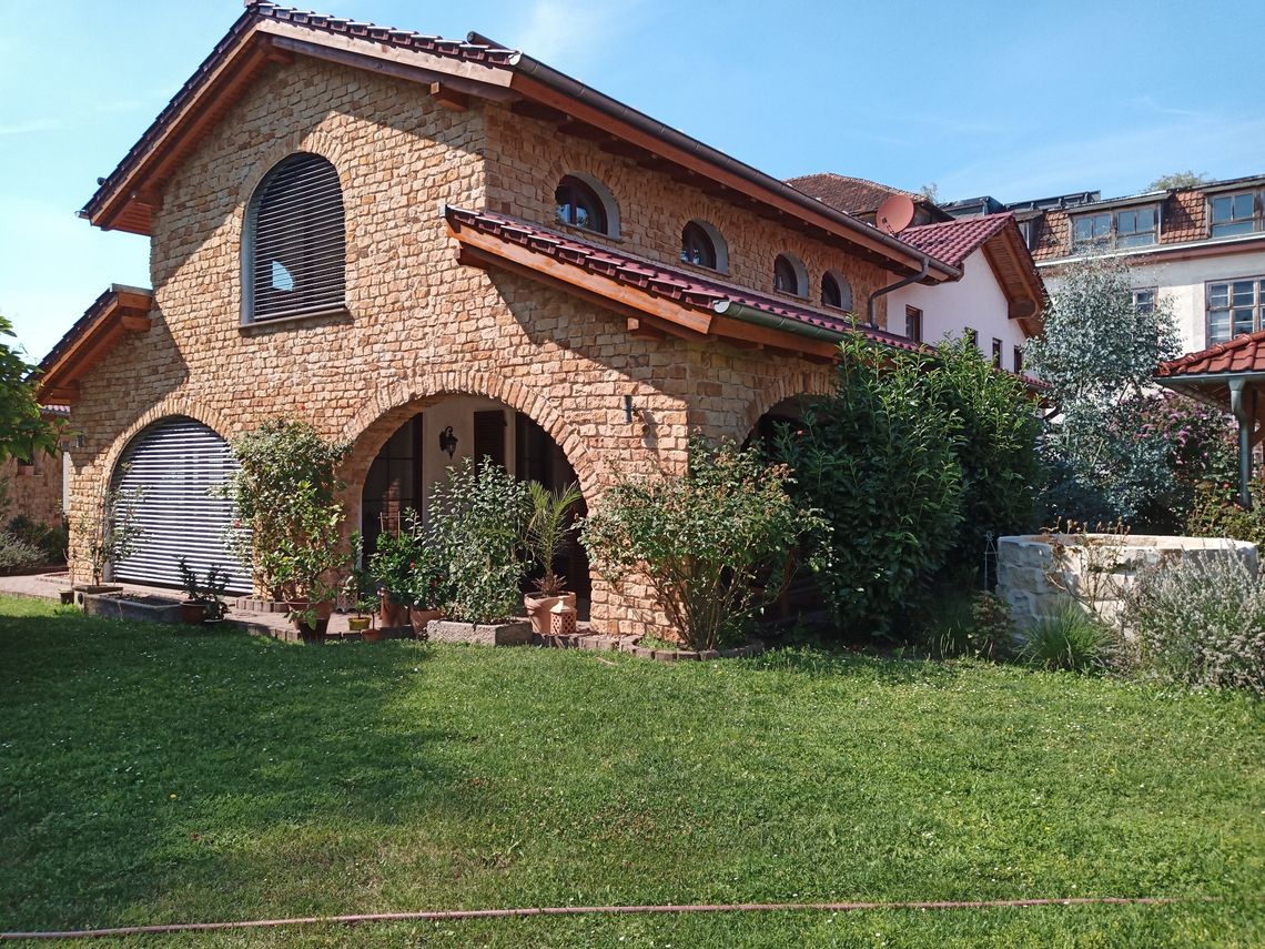 Producent piaskowca – kamień elewacyjny, murowy i ogrodowy z własnych kopal Producent piaskowca – kamień elewacyjny, murowy i ogrodowy z własnych kopal